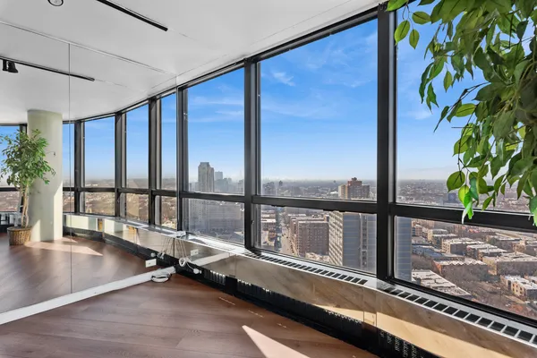 $355,500 | 5415 North Sheridan Road, Unit 3311, Chicago, IL 60640