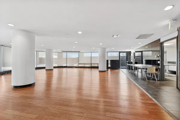 $355,500 | 5415 North Sheridan Road, Unit 3311, Chicago, IL 60640