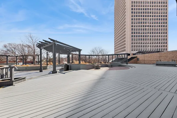 $355,500 | 5415 North Sheridan Road, Unit 3311, Chicago, IL 60640