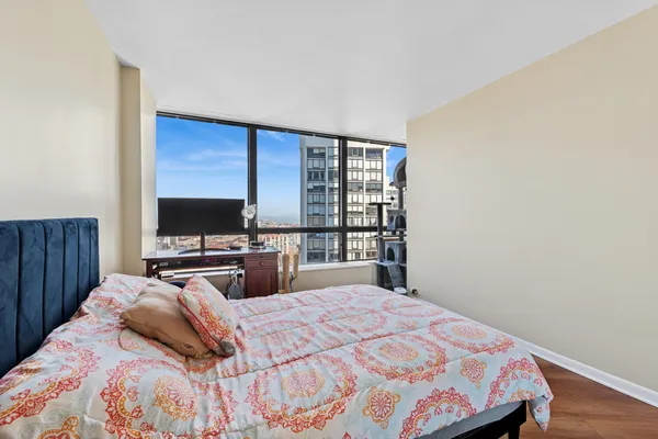 $355,500 | 5415 North Sheridan Road, Unit 3311, Chicago, IL 60640