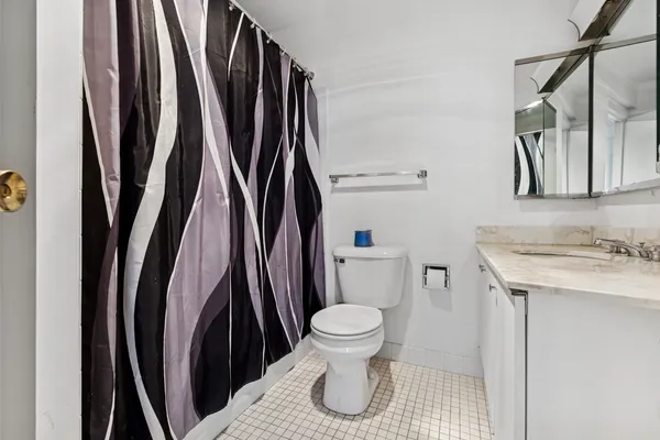 $355,500 | 5415 North Sheridan Road, Unit 3311, Chicago, IL 60640