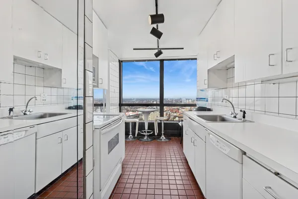 $355,500 | 5415 North Sheridan Road, Unit 3311, Chicago, IL 60640