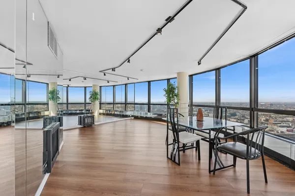 $355,500 | 5415 North Sheridan Road, Unit 3311, Chicago, IL 60640