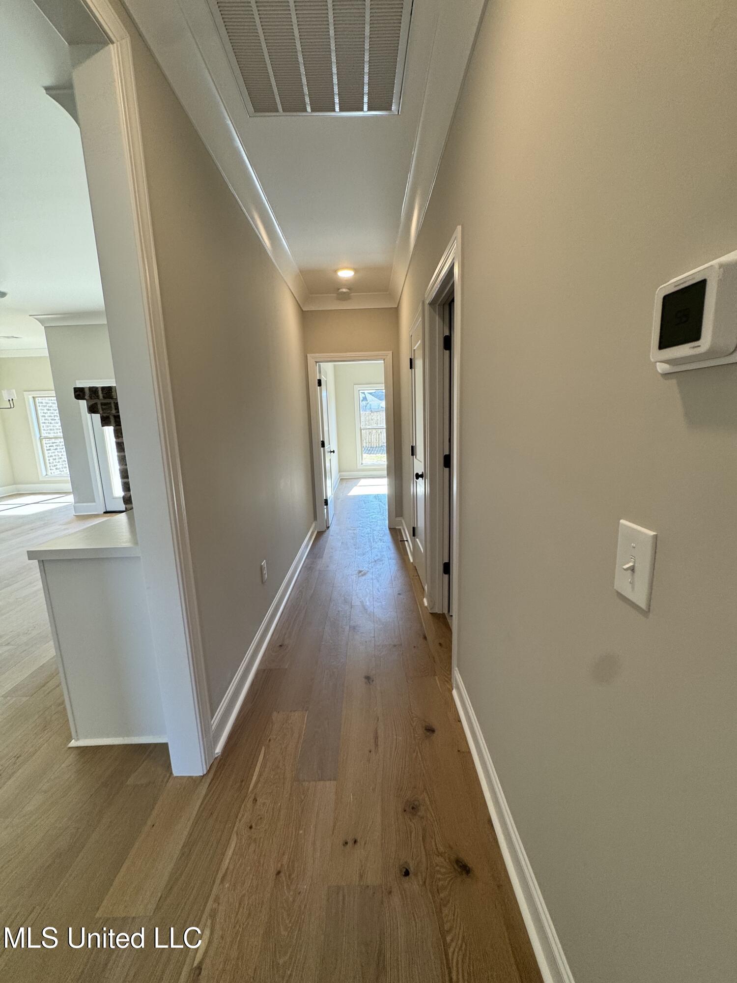 115 Southern Oak Way Canton, MS 39046 - Photo 12 of 32 115 hallway