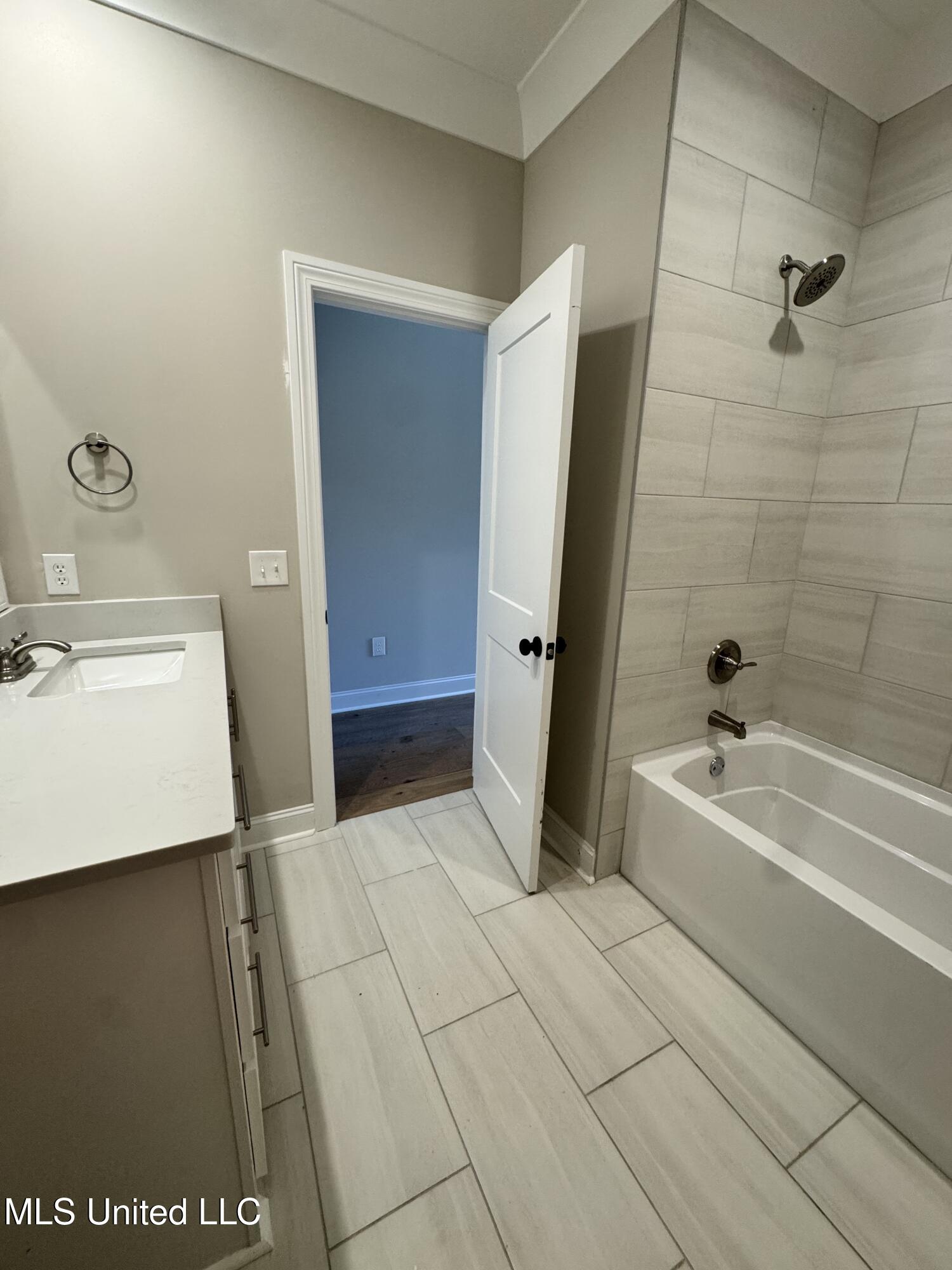 115 Southern Oak Way Canton, MS 39046 - Photo 19 of 32 115 hall bath