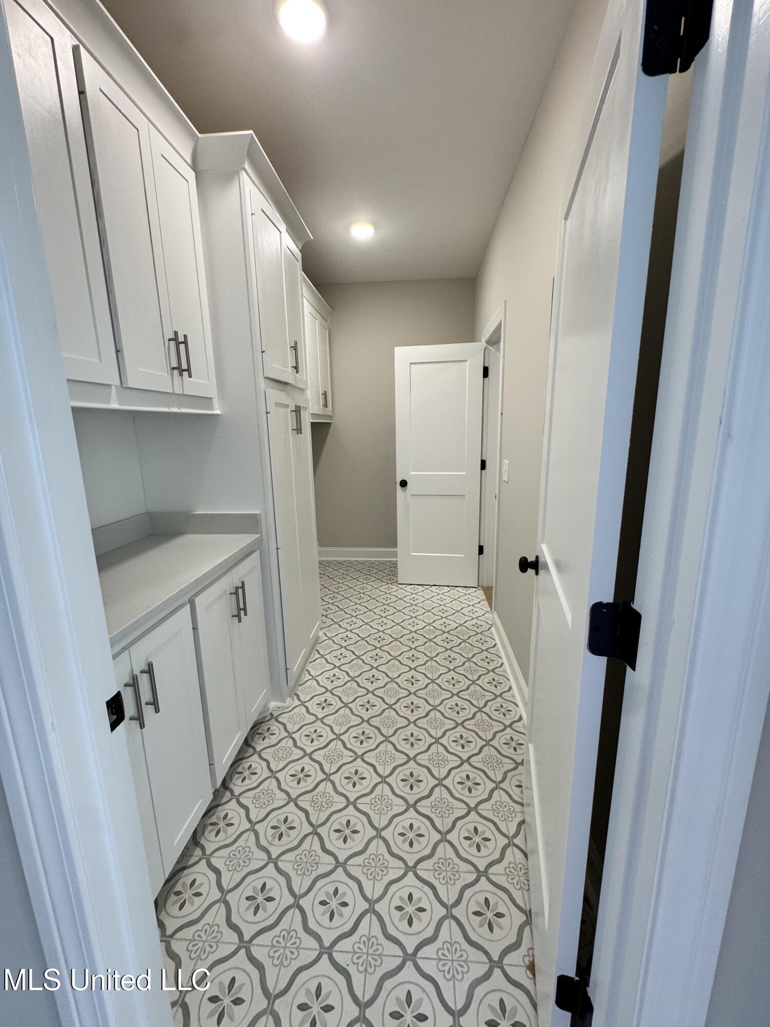 115 Southern Oak Way Canton, MS 39046 - Photo 27 of 32 115 Laundry