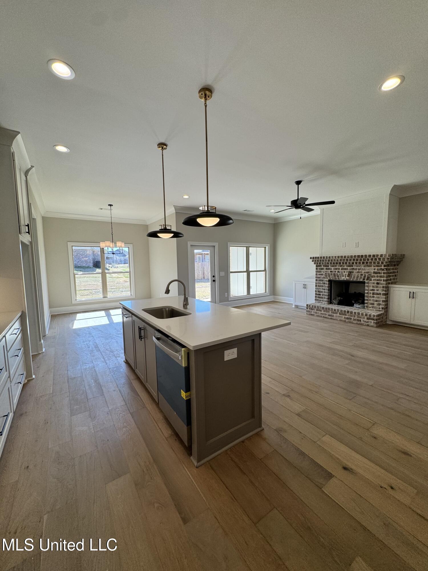 115 Southern Oak Way Canton, MS 39046 - Photo 29 of 32 115 kitchen, dining, living