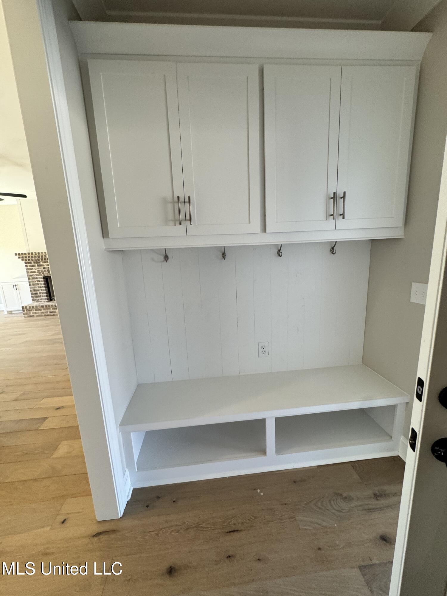 115 Southern Oak Way Canton, MS 39046 - Photo 5 of 32 115 mud room