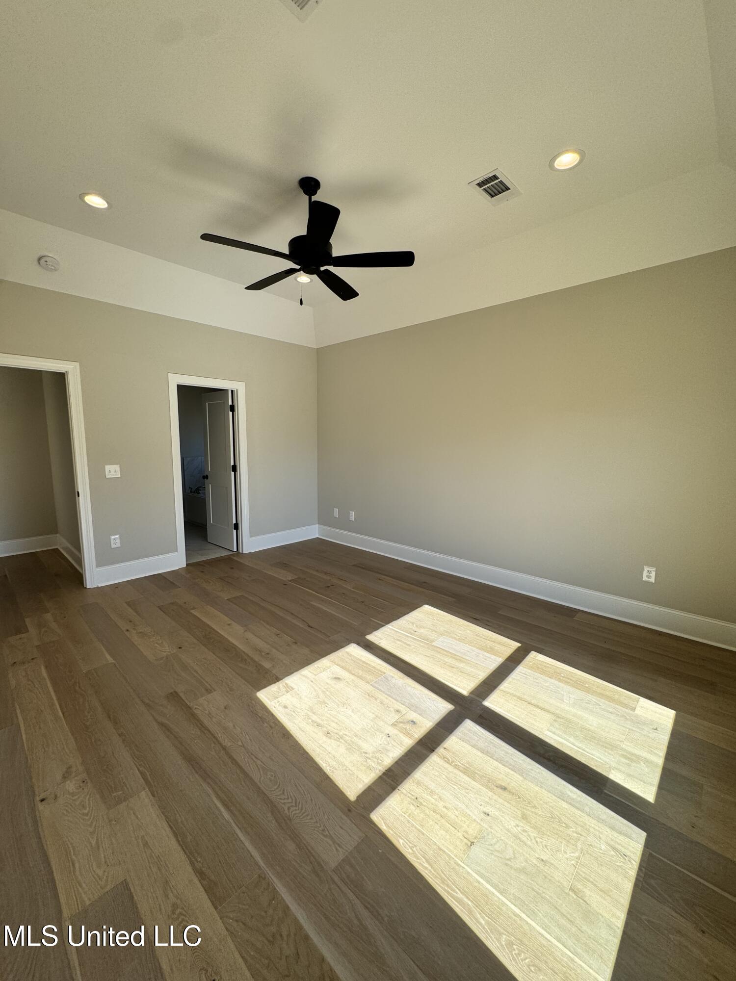 115 Southern Oak Way Canton, MS 39046 - Photo 9 of 32 115 Master bed