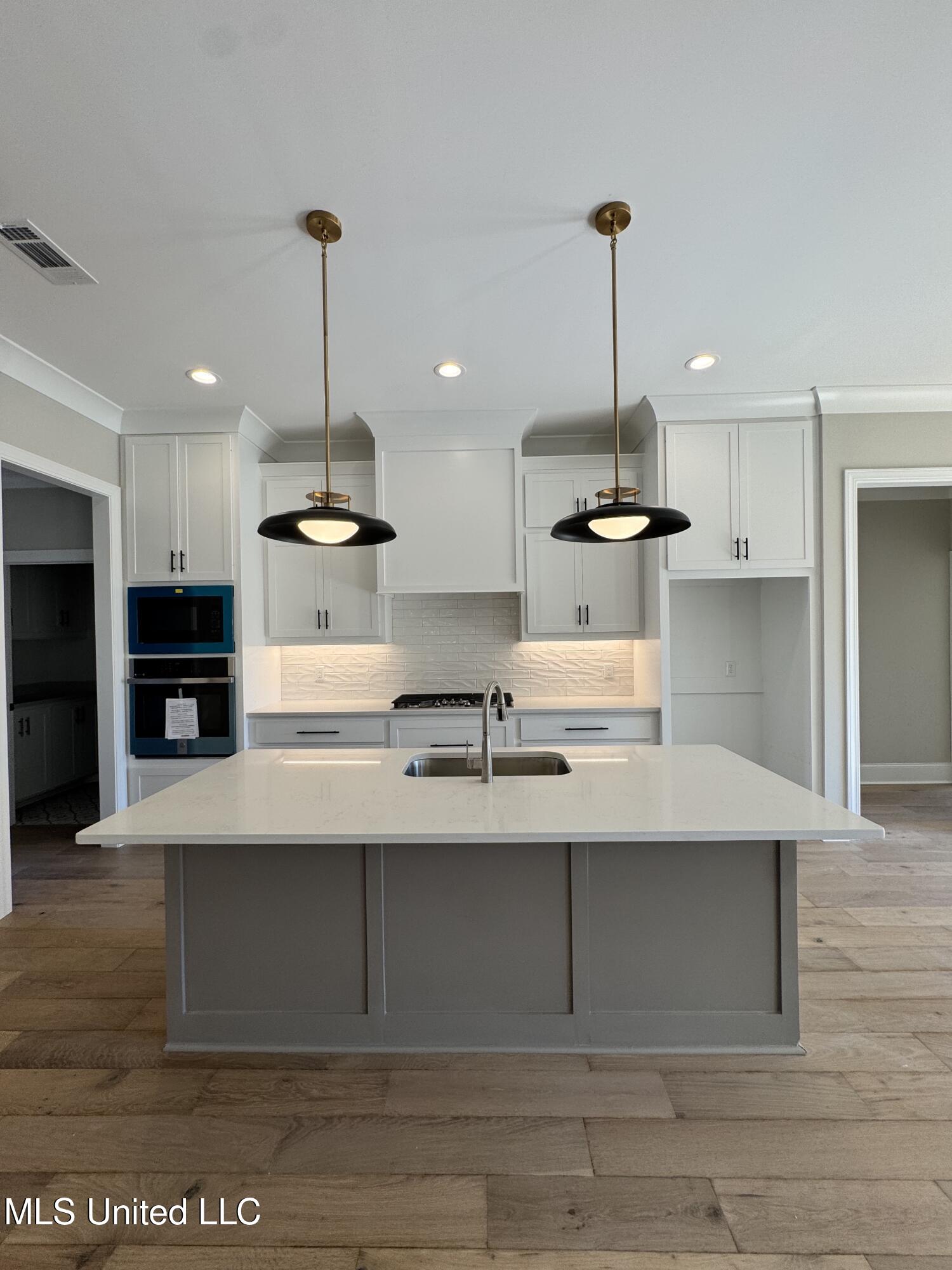 115 Southern Oak Way Canton, MS 39046 - Photo 10 of 32 115 kitchen island