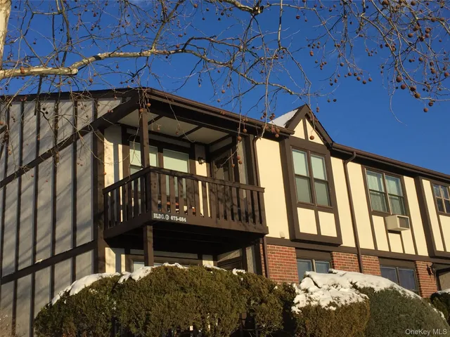 $322,900 | 678 Sierra Vista Lane, Valley Cottage, NY 10989