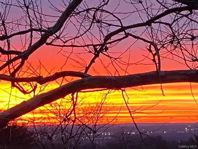 $322,900 | 678 Sierra Vista Lane, Valley Cottage, NY 10989