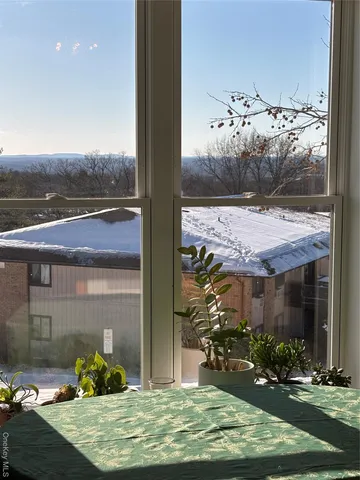 $322,900 | 678 Sierra Vista Lane, Valley Cottage, NY 10989