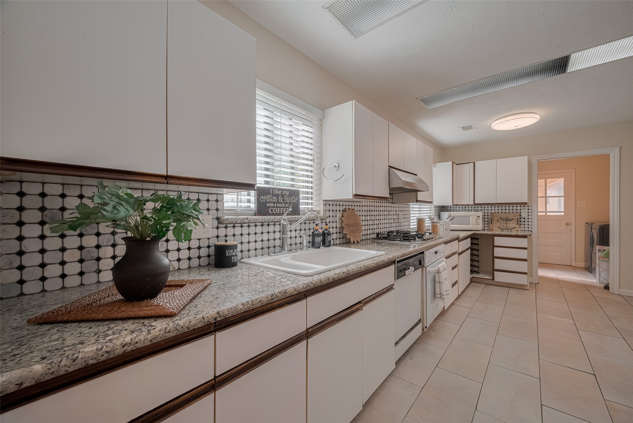 7914 Roos Road Houston, TX 77036 - Photo 21 of 50