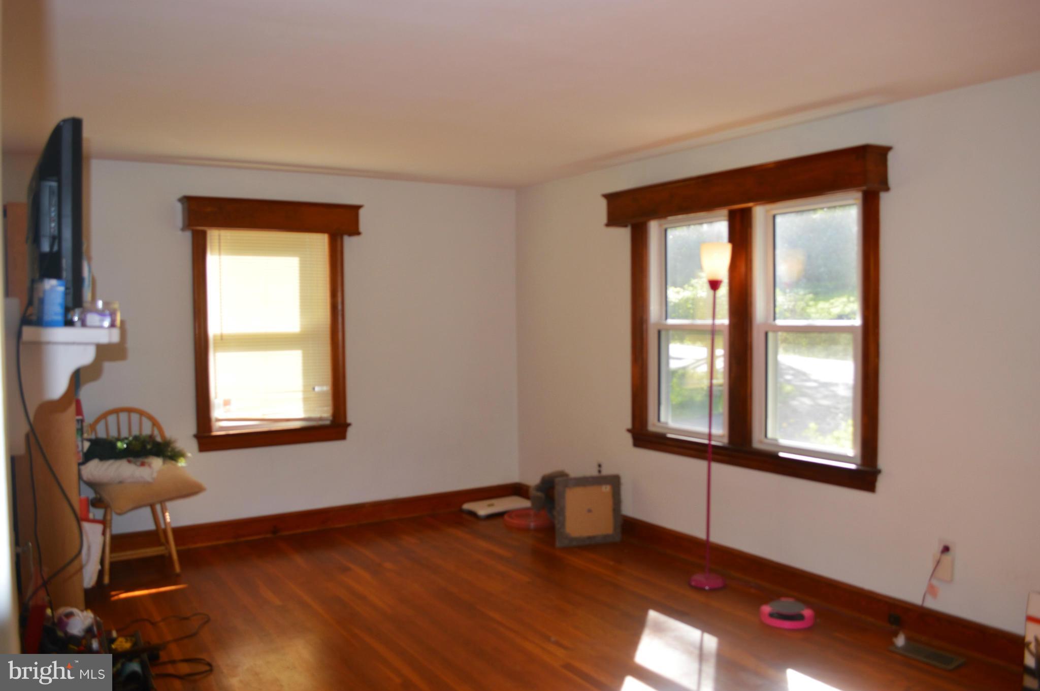 306 Wayland Road Culpeper, VA 22701 - Photo 14 of 17 Living Room