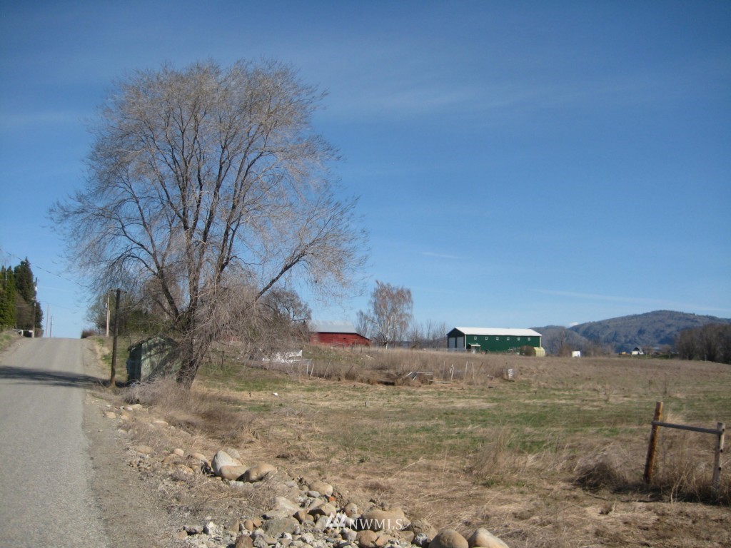 64 Woods Road Omak, WA 98841 - Photo 2 of 6