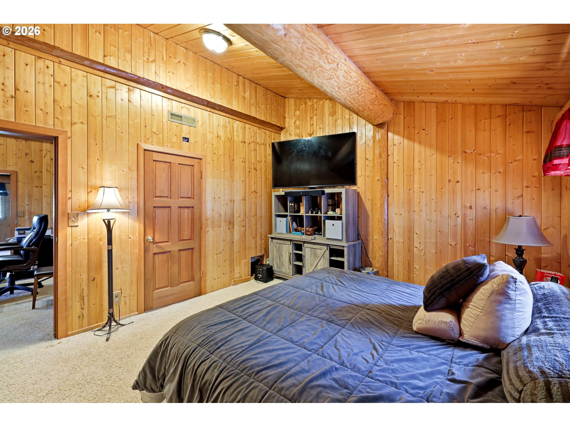 390 Spruce Creek Road Longview, WA 98632 - Photo 32 of 45 a bedroom with a bed and a flat screen tv