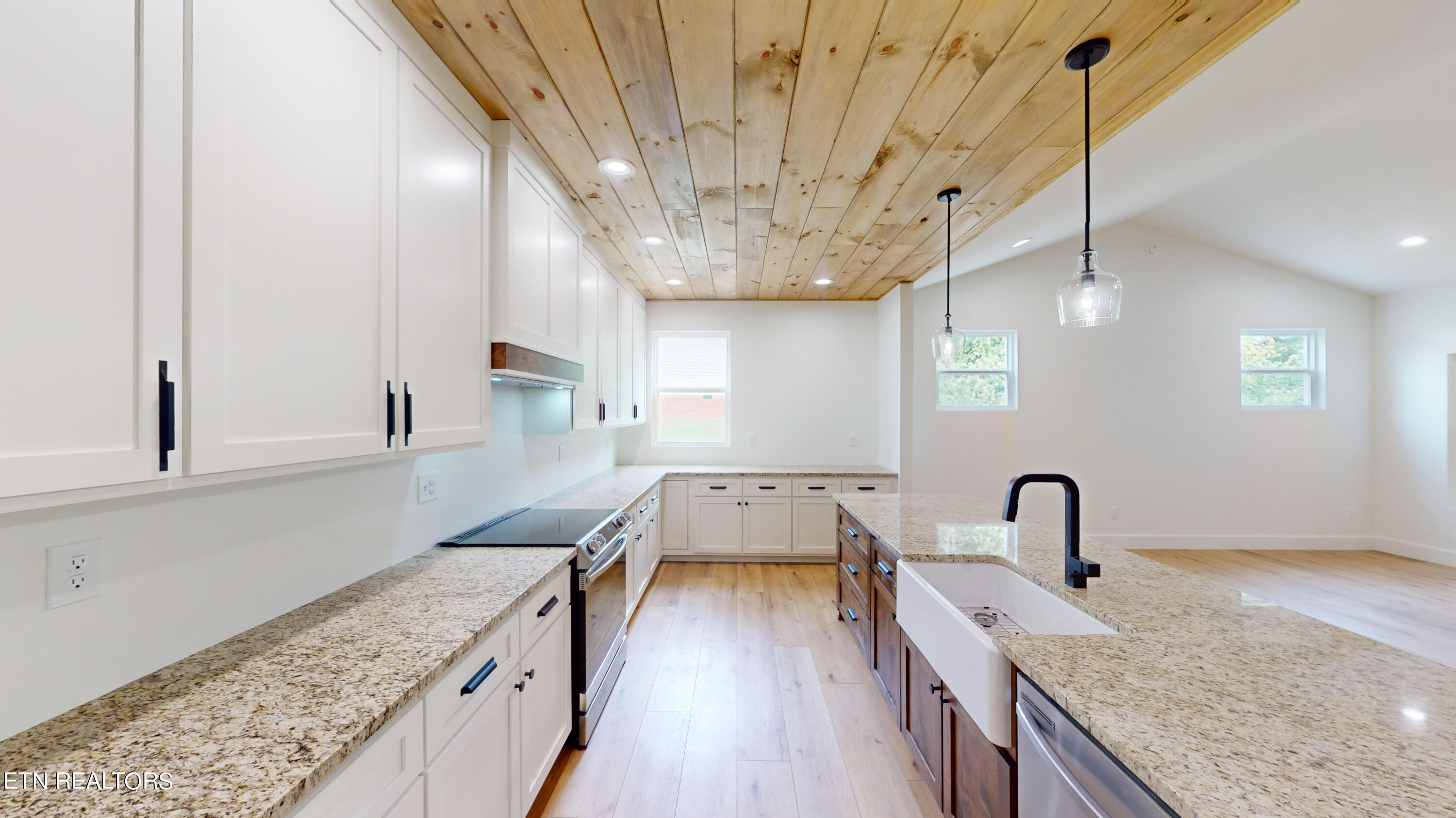 112 Reva Dayton, TN 37321 - Photo 15 of 37 12-Kitchen 1.5