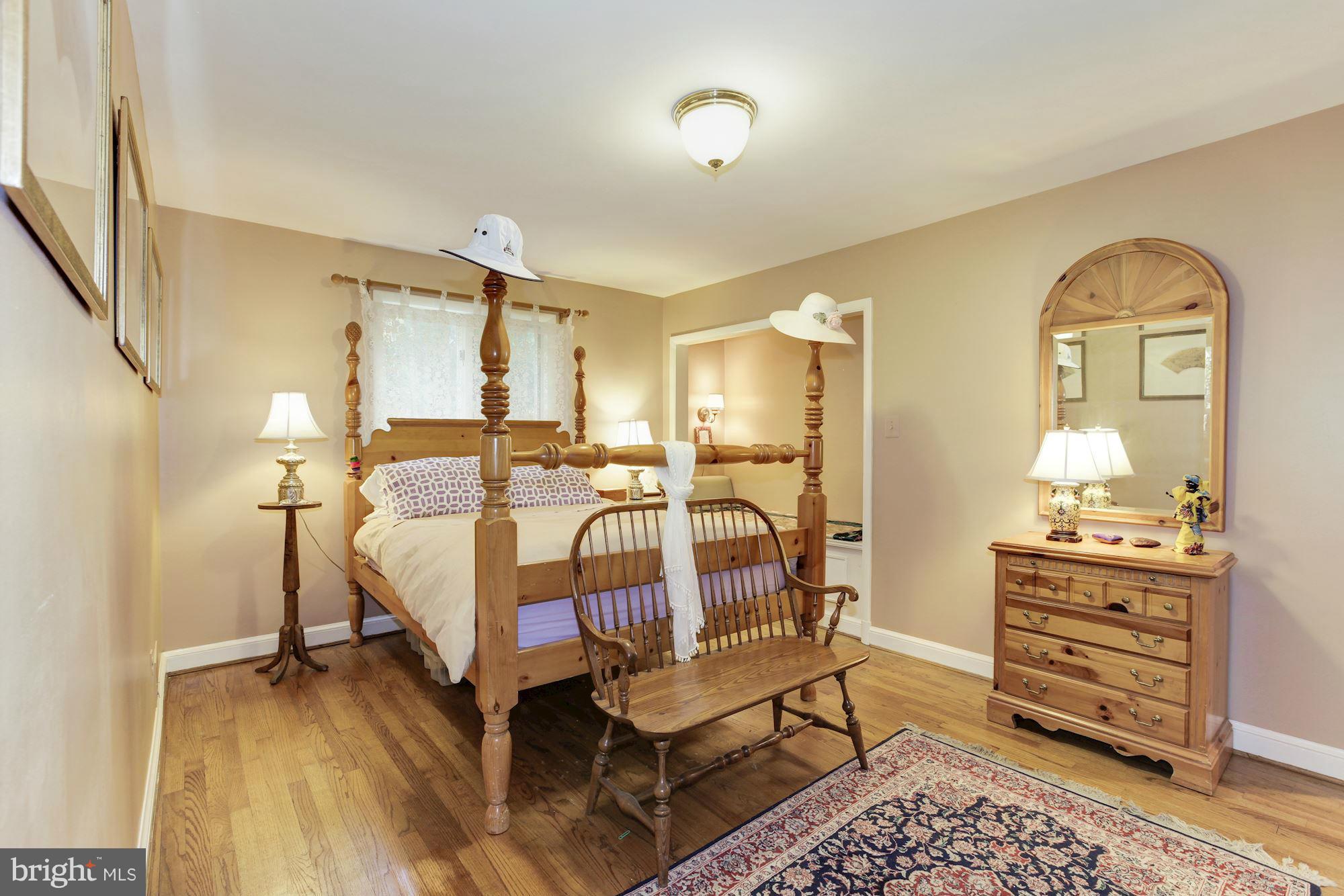 6210 Redwing Road Bethesda, MD 20817 - Photo 16 of 30 Master Bedroom with reading nook