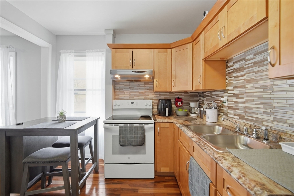 148-150 Cedar Street Springfield, MA 01105 - Photo 3 of 41 Gallery Image 3