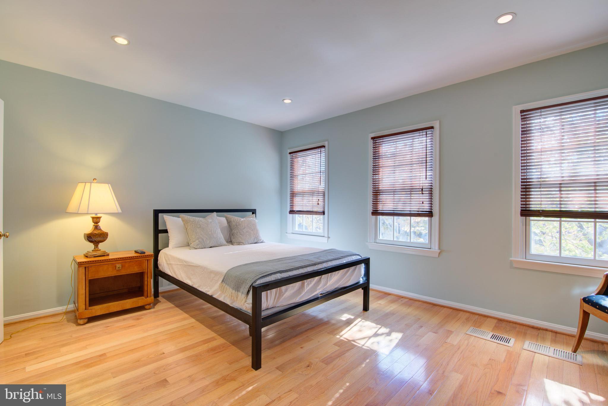 1953 Calvert Street Northwest, Unit D Washington, DC 20009 - Photo 18 of 27 a spacious bedroom with a bed and window
