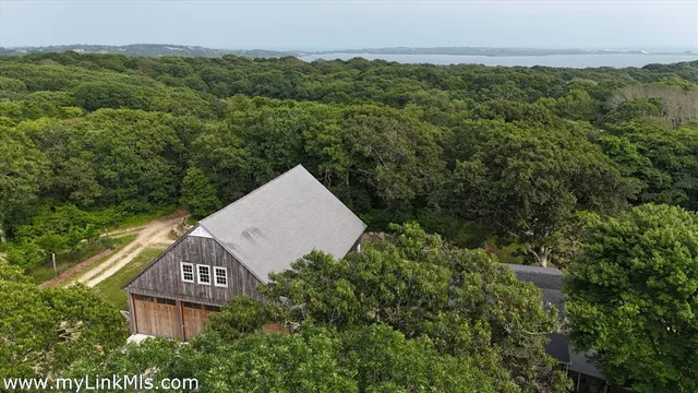 $2,275,000 | 9 Moshup Trail, Aquinnah, MA 02535