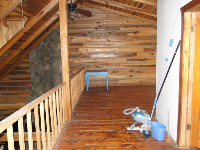 456 Cathey Road Wartrace, TN 37183 - Photo 6 of 19 Upstairs landing.