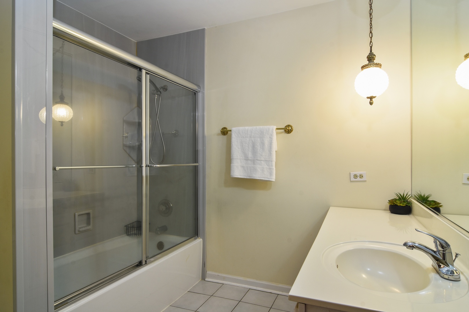 593 Scots Court Inverness, IL 60067 - Photo 14 of 15 a bathroom with a sink and a mirror