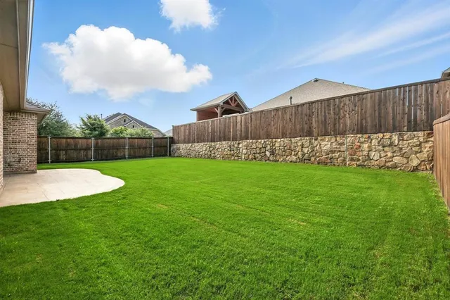 a view of garden with patio