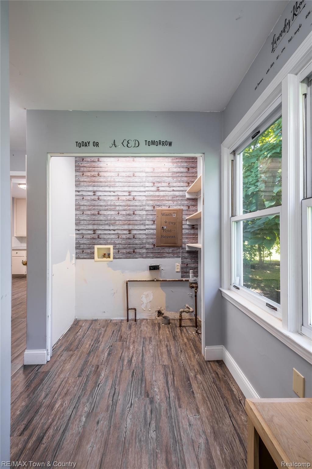 300 Elms Road Flushing, MI 48433 - Photo 12 of 26 interior-5.JPG