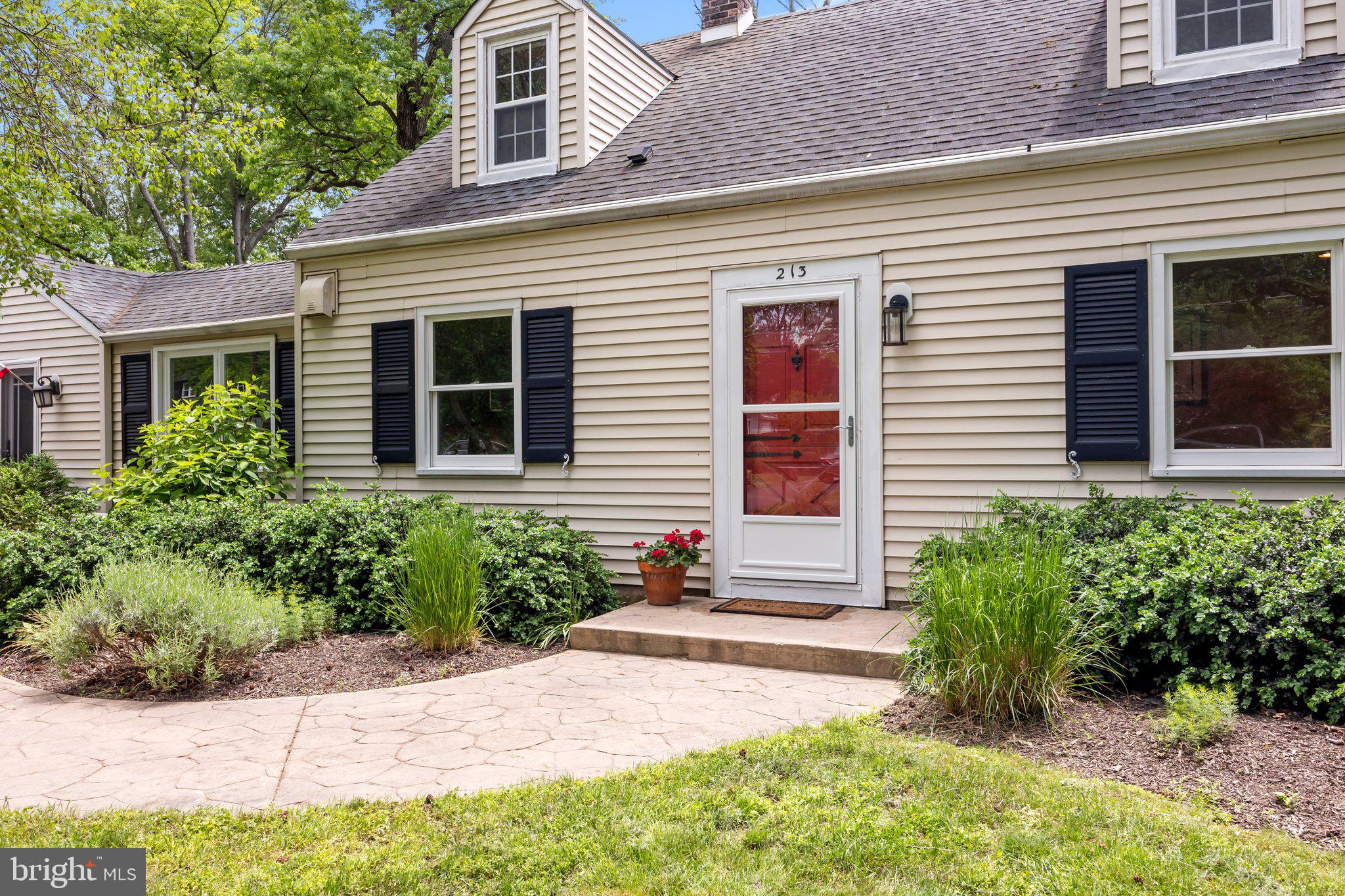 213 West Ferry Road Yardley, PA 19067 - Photo 3 of 34 Gallery Image 3