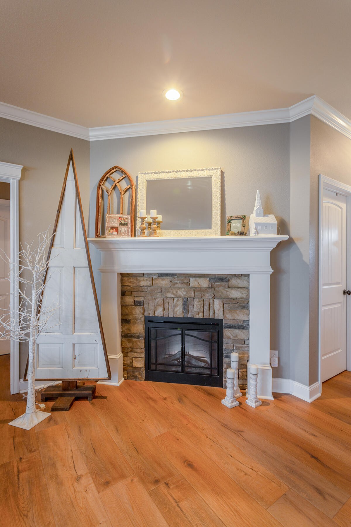 875 Colony Circle Fort Oglethorpe, GA 30742 - Photo 8 of 42 a view of an empty room with wooden floor fireplace and a window
