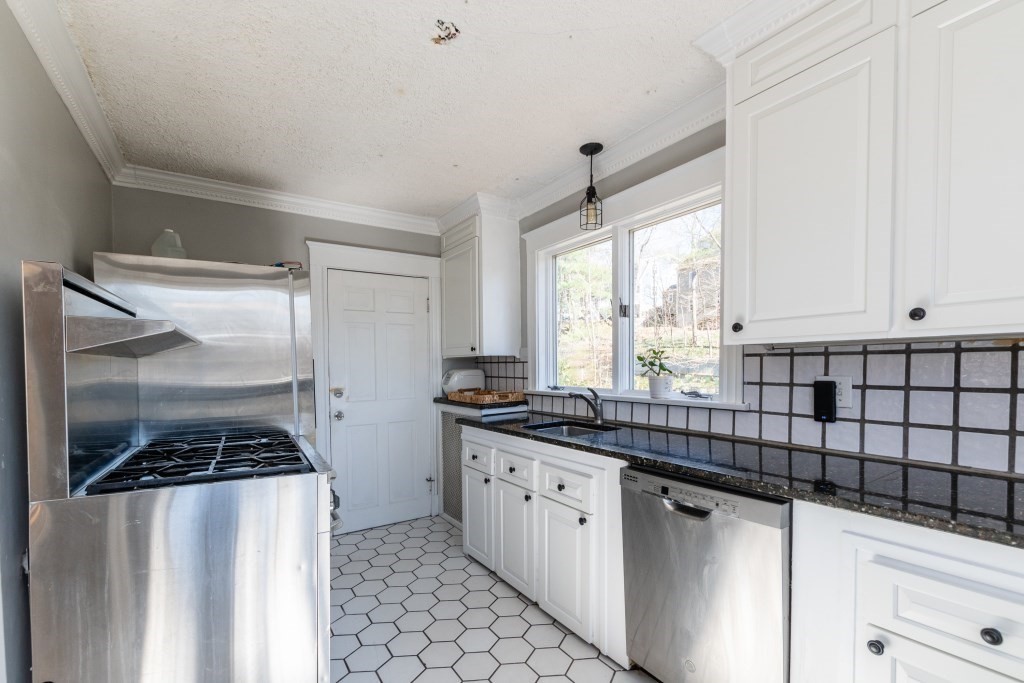 167-169 Walker Road Swampscott, MA 01907 - Photo 2 of 27 Gallery Image 2