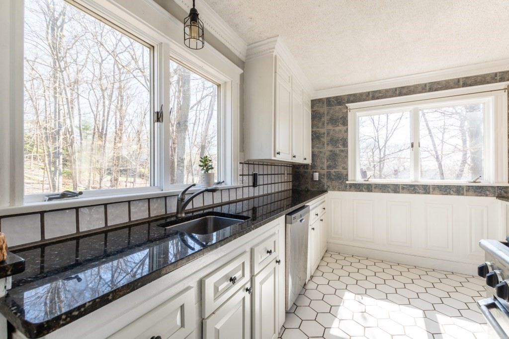 167-169 Walker Road Swampscott, MA 01907 - Photo 3 of 27 Gallery Image 3
