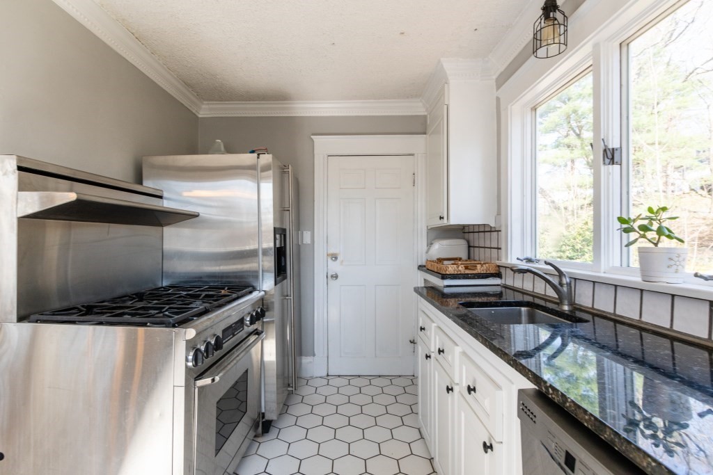 167-169 Walker Road Swampscott, MA 01907 - Photo 4 of 27 Gallery Image 4
