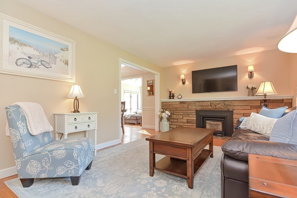 16 Hillcrest Road Medfield, MA 02052 - Photo 3 of 35 Gallery Image 3