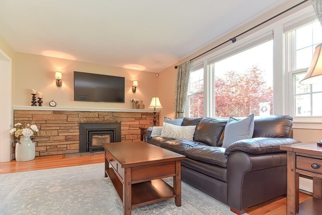 16 Hillcrest Road Medfield, MA 02052 - Photo 4 of 35 Gallery Image 4