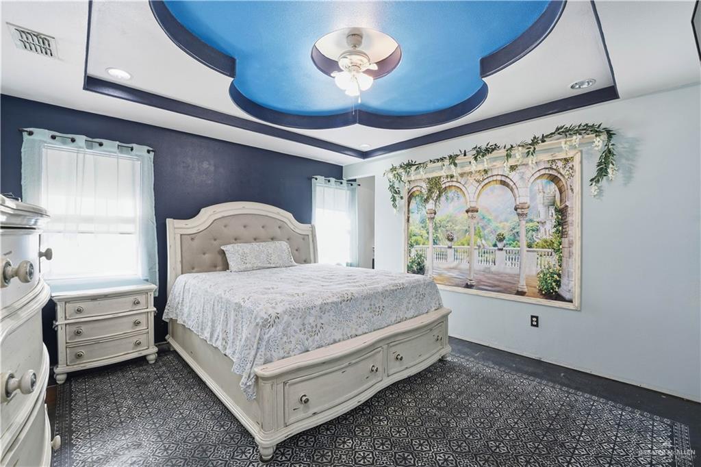 121 Jo Beth Street Alton, TX 78573 - Photo 8 of 12 a bedroom with a bed and a window