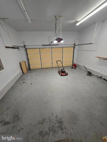 a view of a back yard