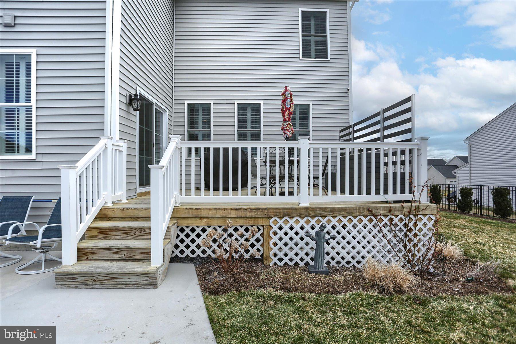 15 Bayberry Road Carlisle, PA 17013 - Photo 33 of 41 Deck from house leading to pool area