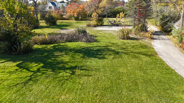 a view of yard with green space