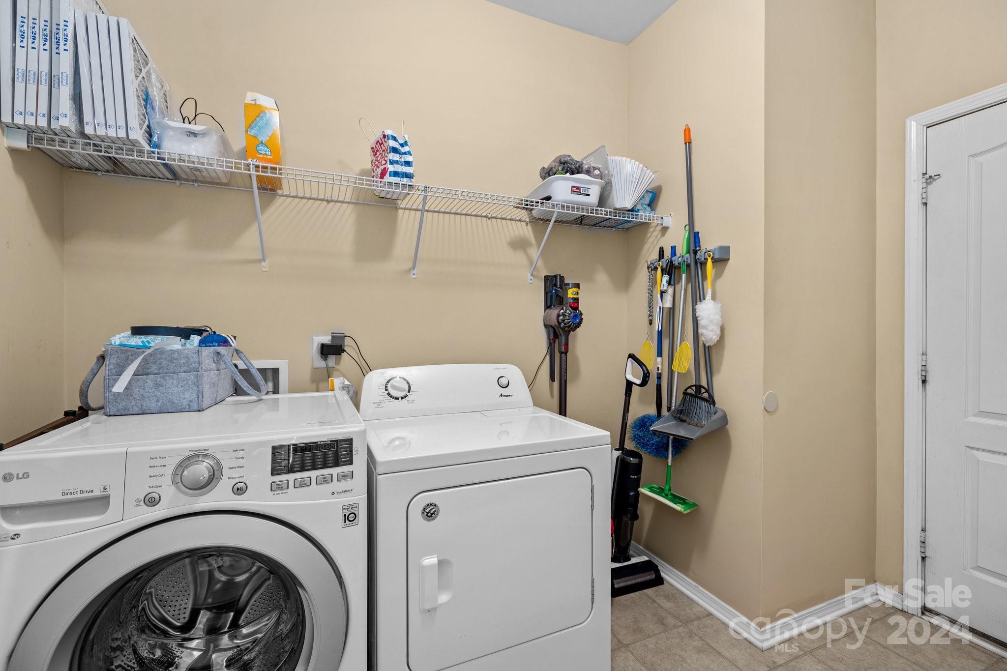10231 Enniscrone Road Pineville, NC 28134 - Photo 19 of 44 a utility room with dryer and washer