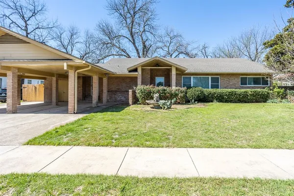 a view front of house with yard and green space