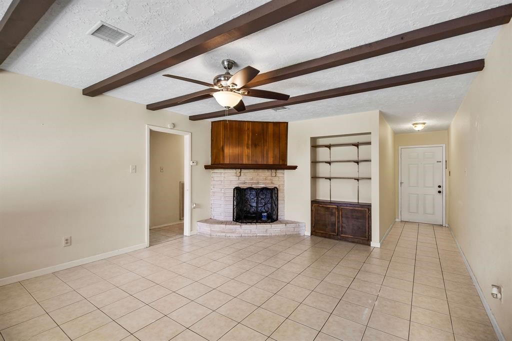 9718 Shady Tree Lane Houston, TX 77086 - Photo 4 of 26