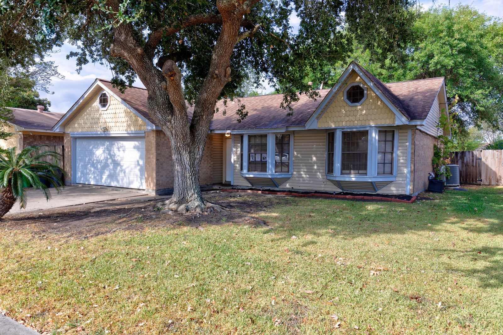 5102 Parsley Avenue Baytown, TX 77521 - Photo 2 of 10
