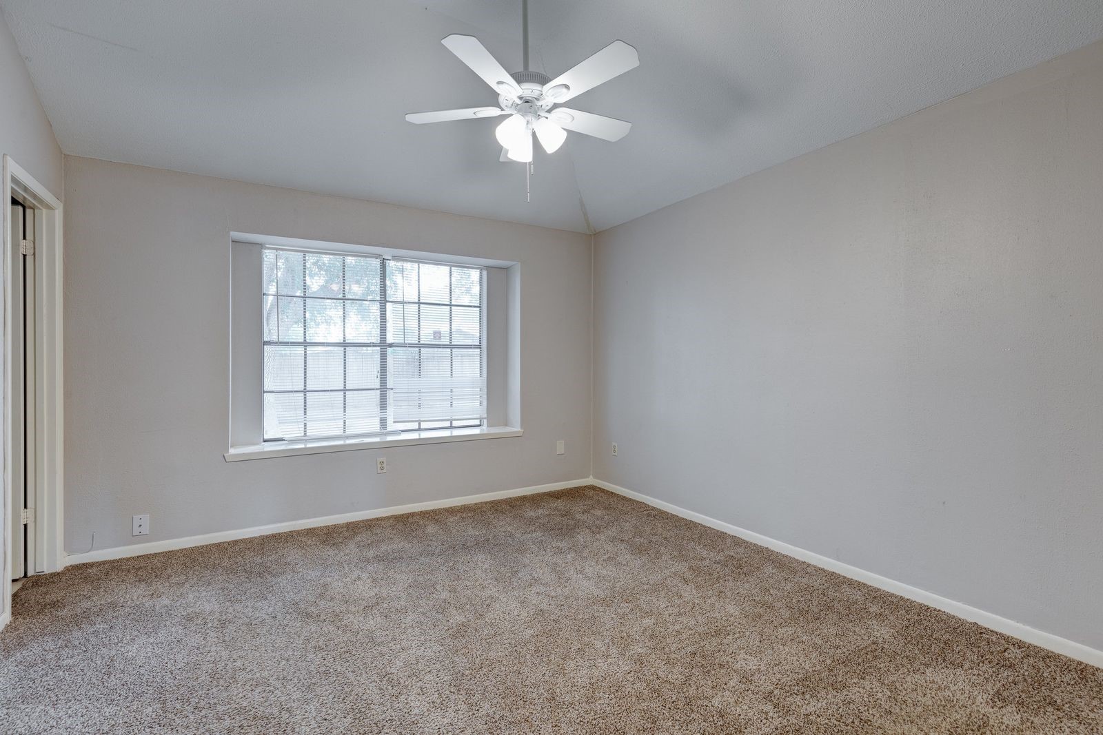 5102 Parsley Avenue Baytown, TX 77521 - Photo 6 of 10