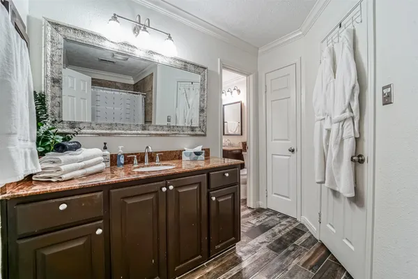 $3,800 | 718 Regency Court, Friendswood, TX 77546