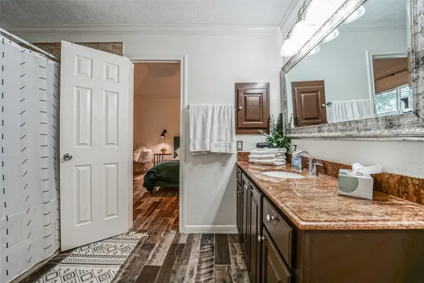 $3,800 | 718 Regency Court, Friendswood, TX 77546