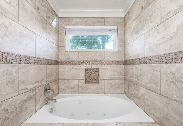 $3,800 | 718 Regency Court, Friendswood, TX 77546