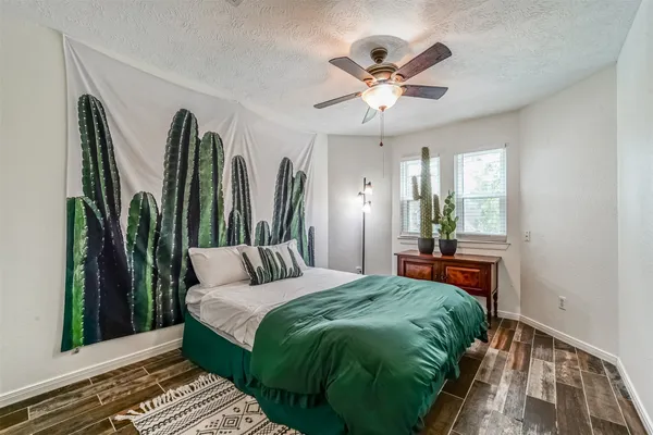 $3,800 | 718 Regency Court, Friendswood, TX 77546